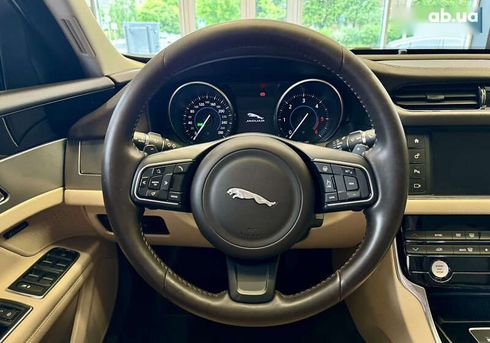 Jaguar XF 2016 - фото 26