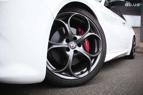 Alfa Romeo Giulia 2019 - фото 8