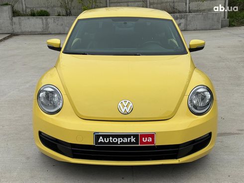 Volkswagen Beetle 2012 желтый - фото 2