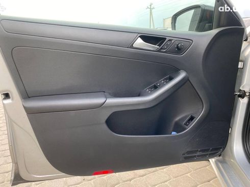 Volkswagen Jetta 2015 серый - фото 13