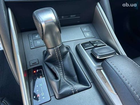 Lexus IS 2018 - фото 23