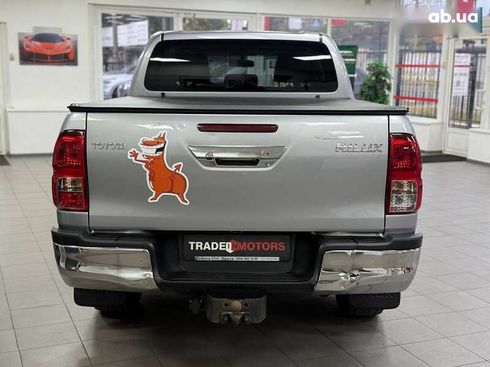 Toyota Hilux 2018 - фото 11