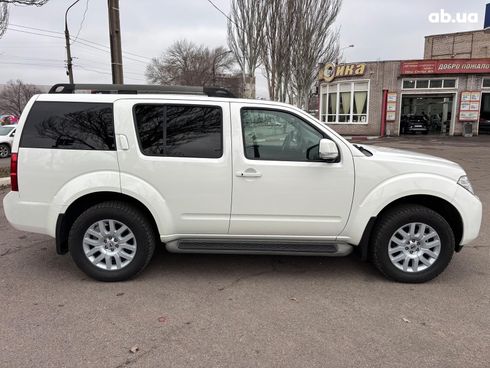 Nissan Pathfinder 2011 белый - фото 6