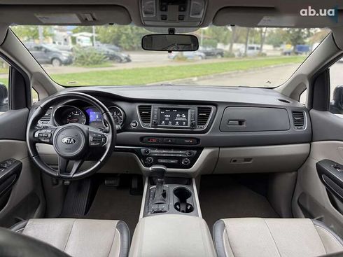 Kia Sedona 2017 - фото 9