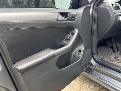 Volkswagen Jetta 2016 серый - фото 10