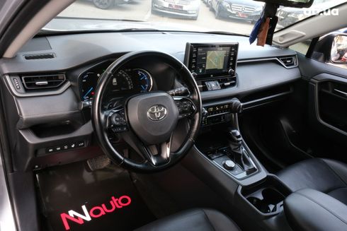 Toyota RAV4 Hybrid 2020 серебристый - фото 6