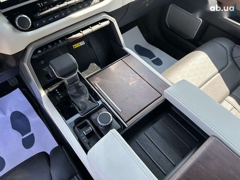 Toyota Sequoia 2023 - фото 12
