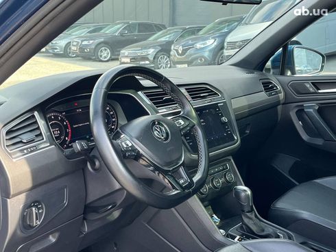 Volkswagen Tiguan 2018 синий - фото 11