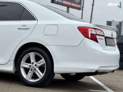Toyota Camry 2014 - фото 15