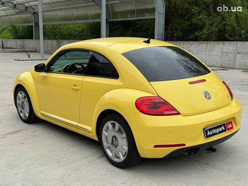 Volkswagen Beetle 2012 желтый - фото 6