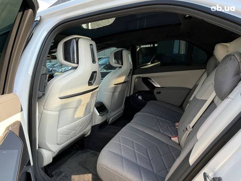 BMW i7 2023 белый - фото 33