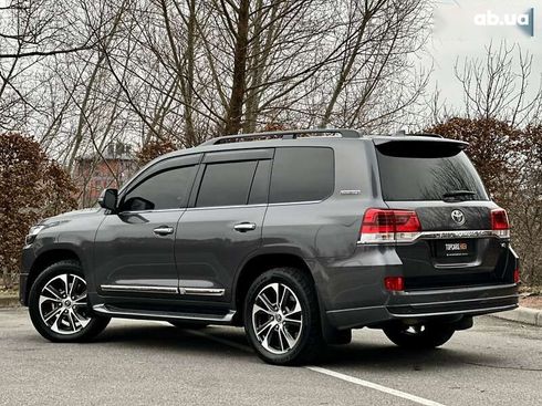 Toyota Land Cruiser 2020 - фото 7