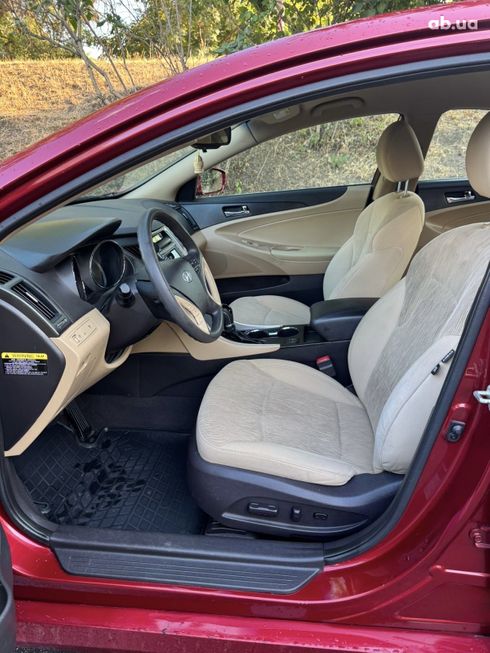 Hyundai Sonata 2014 красный - фото 9