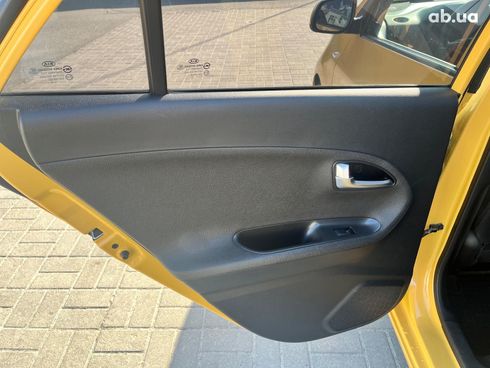Kia Picanto 2012 желтый - фото 15