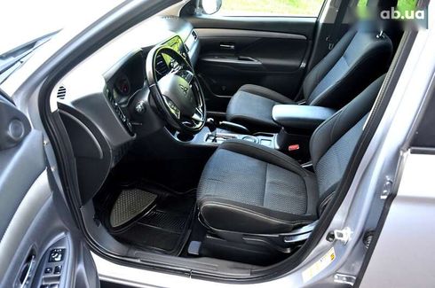Mitsubishi Outlander 2016 - фото 15
