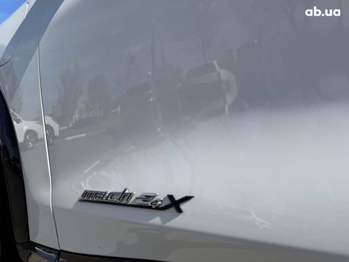 Ford Mustang Mach-E 2021 белый - фото 22