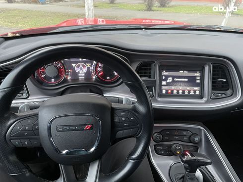 Dodge Challenger 2019 красный - фото 12