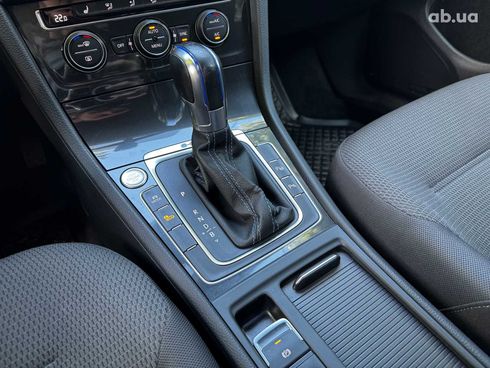 Volkswagen e-Golf 2019 синий - фото 23
