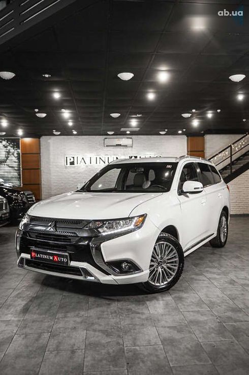 Mitsubishi Outlander 2019 - фото 9