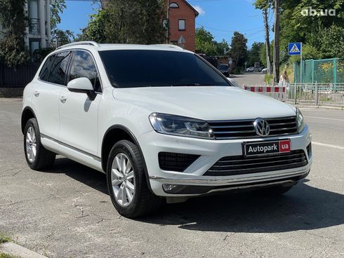 Volkswagen Touareg 2015 белый - фото 3