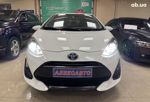 Toyota Aqua 2018 белый - фото 9