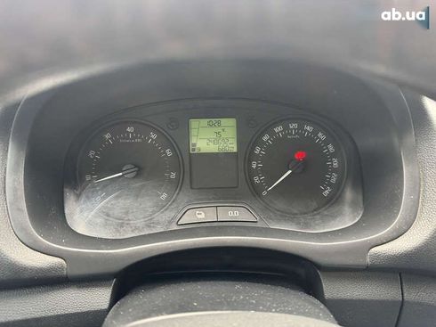 Skoda Fabia 2011 - фото 13