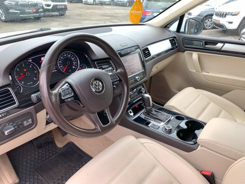 Volkswagen Touareg 2012 белый - фото 23