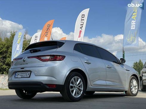 Renault Megane 2016 - фото 15