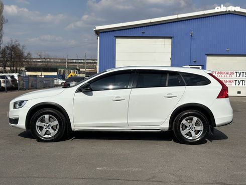Volvo V60 Cross Country 2016 белый - фото 6