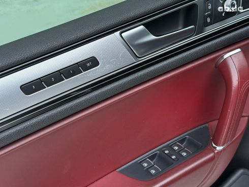 Volkswagen Touareg 2017 черный - фото 17