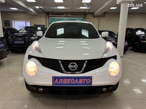 Nissan Juke 2012 белый - фото 7