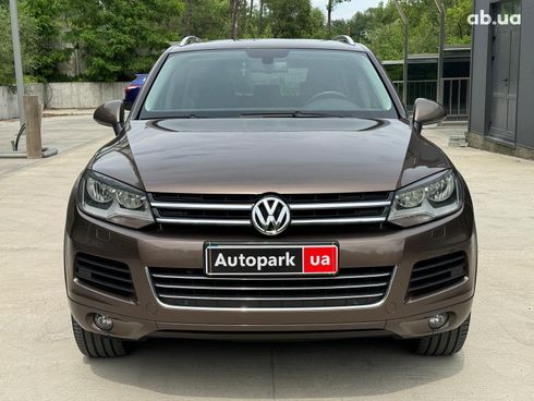 Volkswagen Touareg 2011 коричневый - фото 2