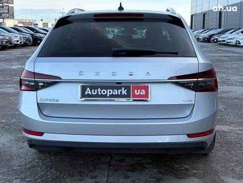 Skoda Superb 2019 серый - фото 11