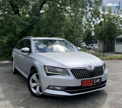 Skoda Superb 2016 - фото 11