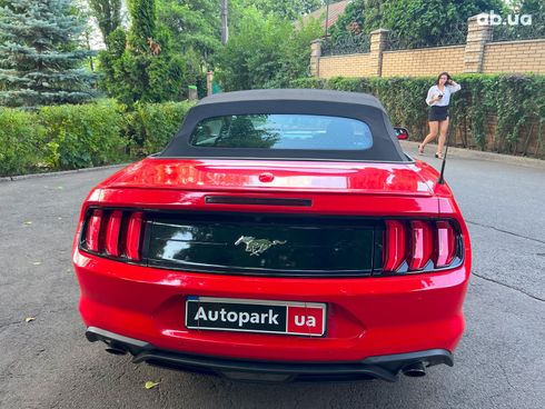 Ford Mustang 2019 красный - фото 16