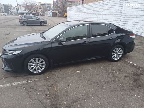 Toyota Camry 2020 черный - фото 3
