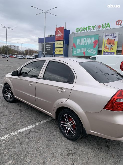 Chevrolet Aveo 2008 бежевый - фото 4