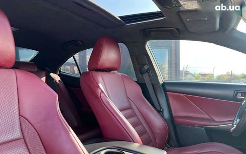 Lexus IS 2017 - фото 24