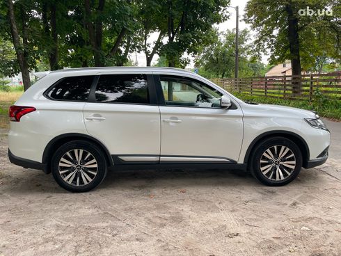 Mitsubishi Outlander 2019 белый - фото 7