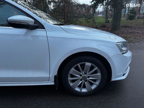 Volkswagen Jetta 2016 белый - фото 5