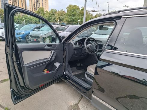 Volkswagen Tiguan 2021 черный - фото 15