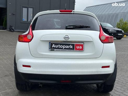 Nissan Juke 2012 белый - фото 9