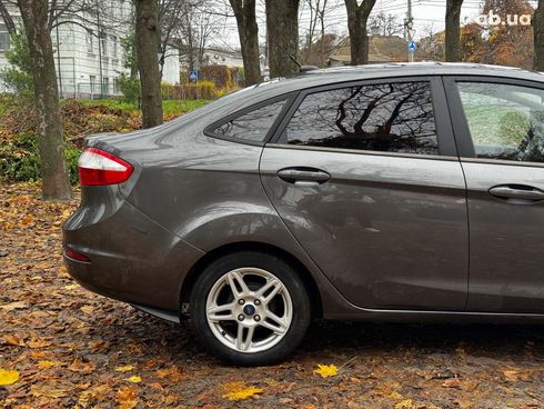 Ford Fiesta 2017 серый - фото 5