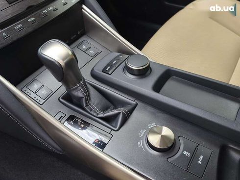 Lexus IS 2017 - фото 22