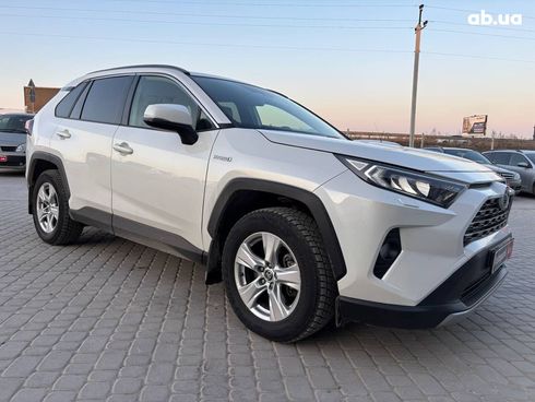 Toyota RAV4 2020 белый - фото 5