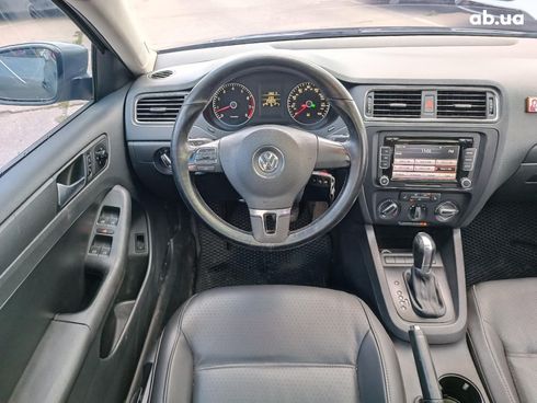 Volkswagen Jetta 2011 серый - фото 16
