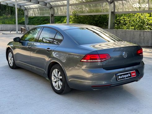 Volkswagen Passat 2015 серый - фото 10