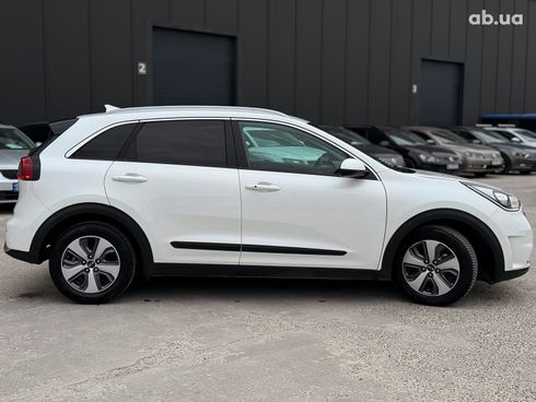 Kia Niro 2019 белый - фото 12