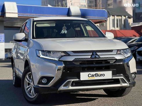 Mitsubishi Outlander 2019 - фото 3