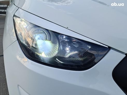 Hyundai Tucson 2010 белый - фото 10